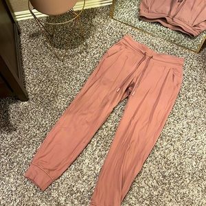 Lululemon ready to rulu jogger